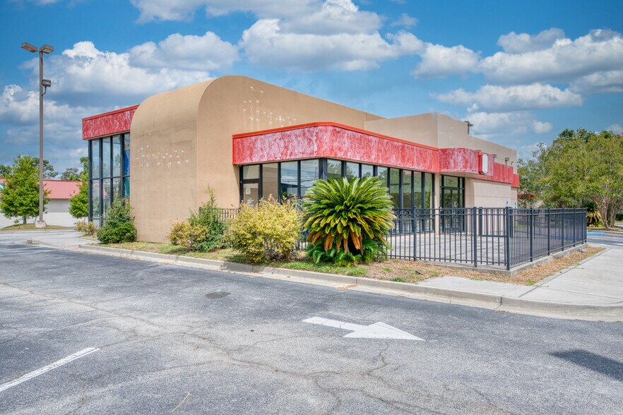 More Photos Of 1197 Lakes Blvd, Lake Park Fast Food For Lease