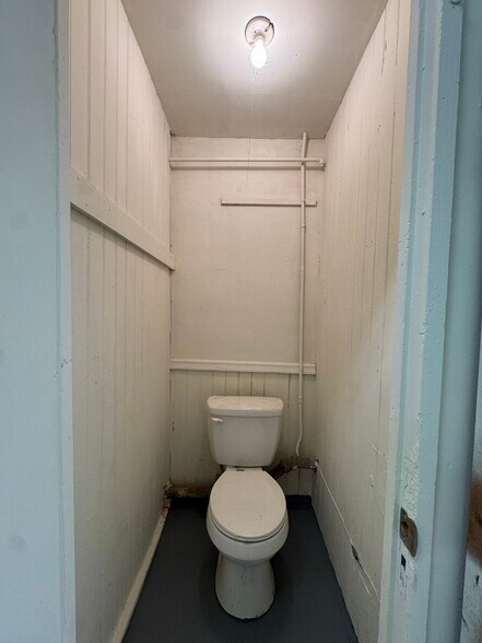 More Photos Of 1551-1555 Clement St, San Francisco Storefront Retail Residential For Lease