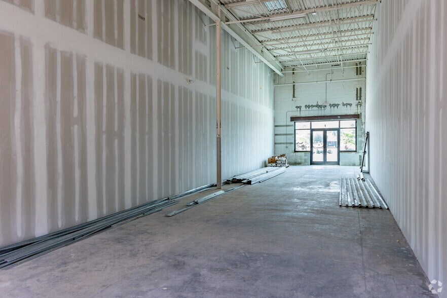 More Photos Of 40545 US Highway 19 N, Tarpon Springs Storefront For Lease