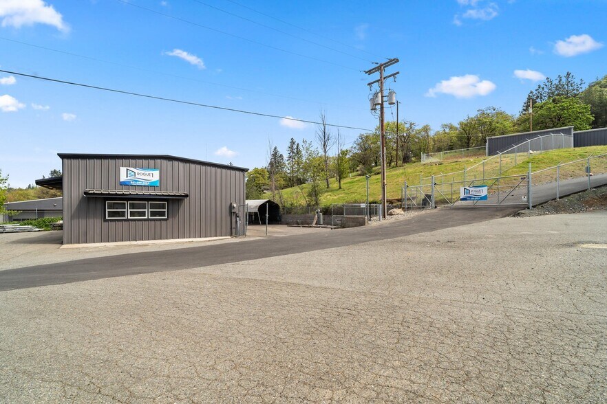 More Photos Of 5450 N River Rd, Gold Hill Self Storage For Sale