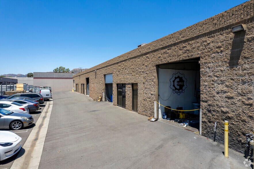 More Photos Of 9627-9629 Owensmouth Ave, Chatsworth Manufacturing For Lease