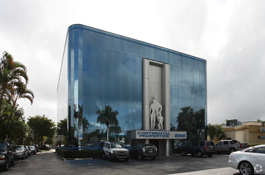 More Photos Of 2240 Palm Beach Lakes Blvd, West Palm Beach Office For Sale