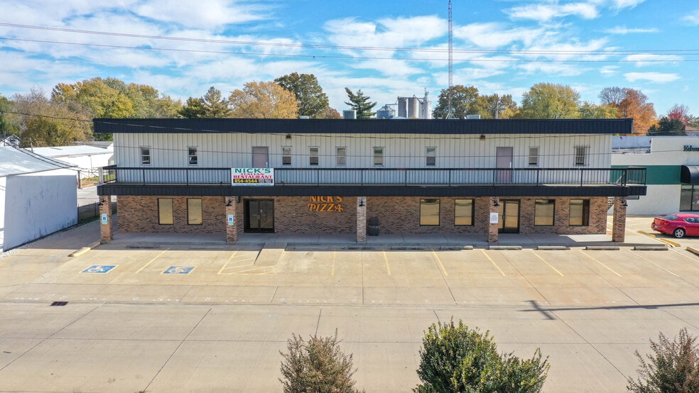 Primary Photo Of 201 McCausland St, Carlinville General Retail For Sale