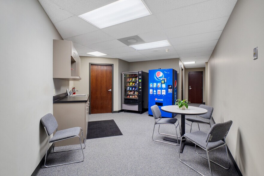 More Photos Of 141 Market Place Dr, Fairview Heights Office For Sale