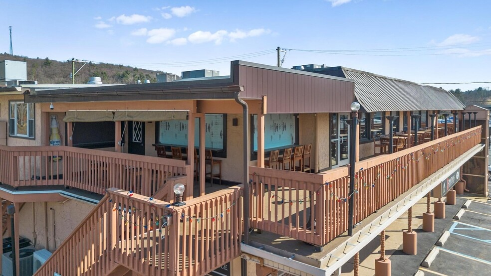 More Photos Of 31 Lakeside Dr, Harveys Lake Restaurant For Sale