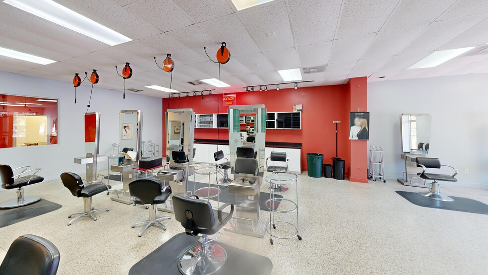 More Photos Of 225 N Ronald Reagan Blvd, Longwood General Retail For Sale