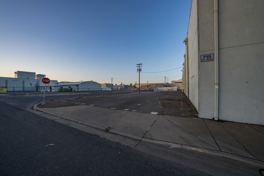 More Photos Of 715 S Grape St, Medford Warehouse For Sale