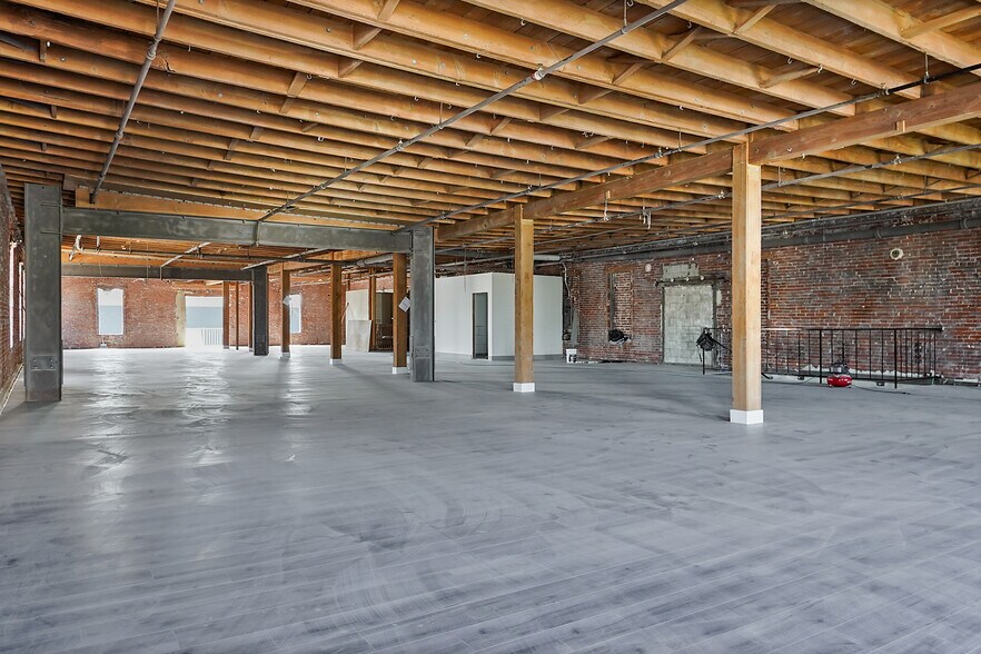 More Photos Of 3310 S Main St, Los Angeles Warehouse For Lease