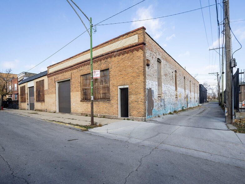 More Photos Of 3056 W Walton St, Chicago Warehouse For Lease