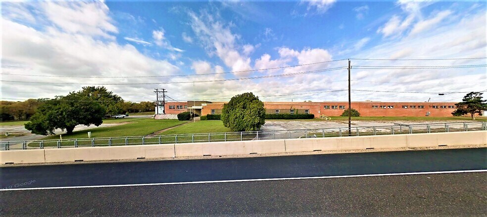 More Photos Of 2605 N State Highway 91, Denison Warehouse For Lease