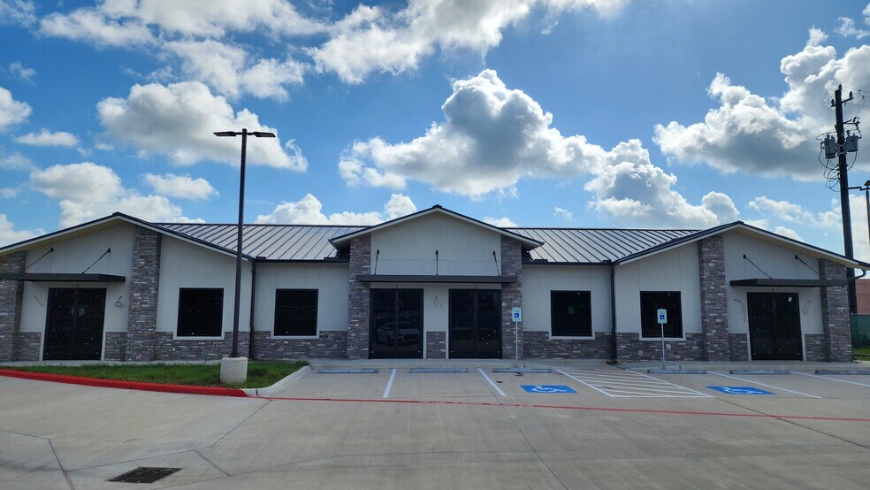 More Photos Of 1849 Forest Park Ln, Pearland Medical For Sale