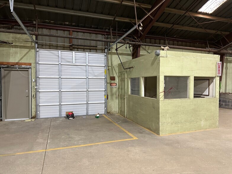 More Photos Of 658 Southern Ave, Fayetteville Warehouse For Lease