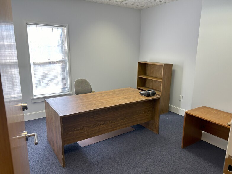 More Photos Of 2310 Peachford Rd, Atlanta Office For Sale
