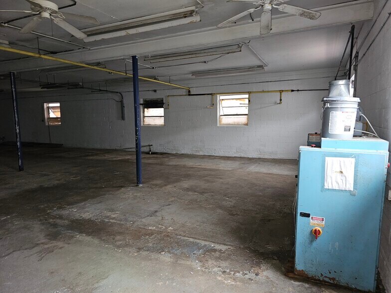 More Photos Of 252-254 Green St, South Hackensack Warehouse For Sale
