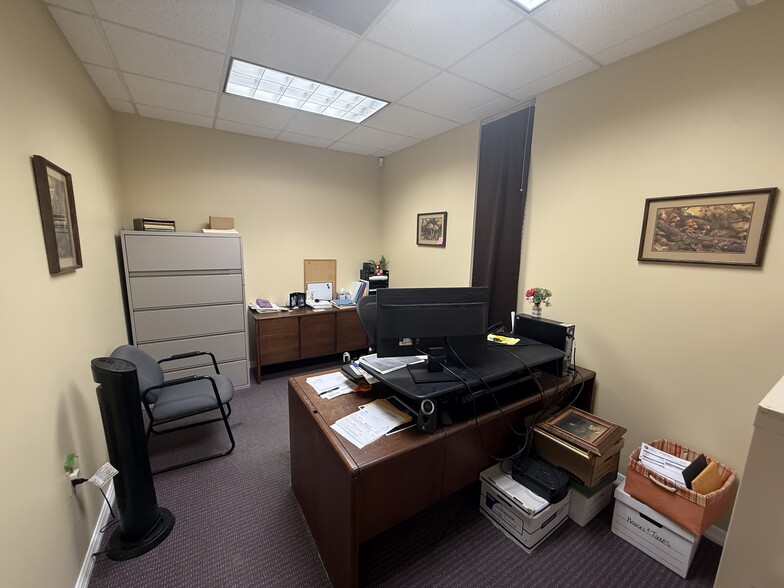 More Photos Of 4205 Edgewater Dr, Orlando Office For Sale