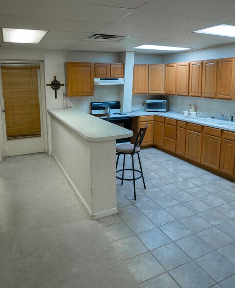 More Photos Of 4111 S County Road 1276, Midland Manufacturing For Sale