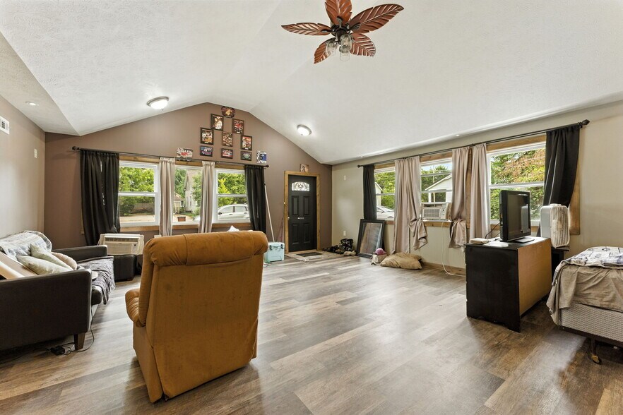 More Photos Of 502 W State St, Hastings Freestanding For Sale