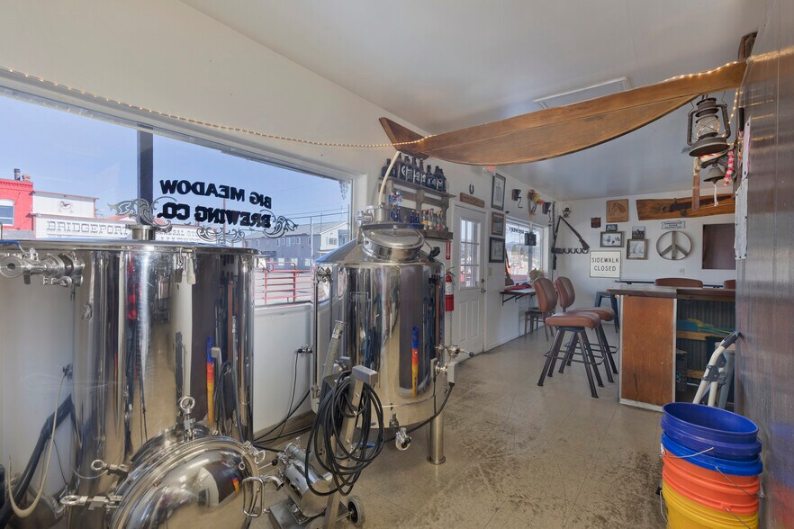 More Photos Of 20 S Sinclair St, Bridgeport Flex For Sale