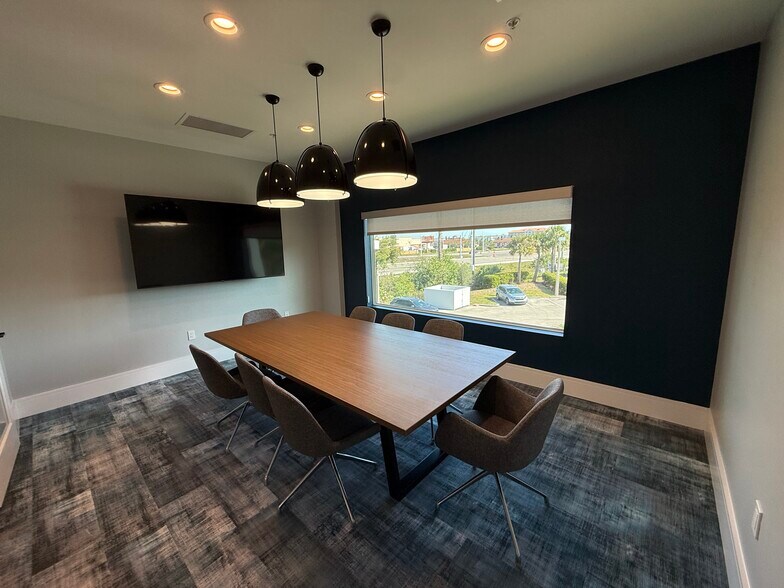 More Photos Of 3602 Colonial Ct, Fort Myers Office For Lease