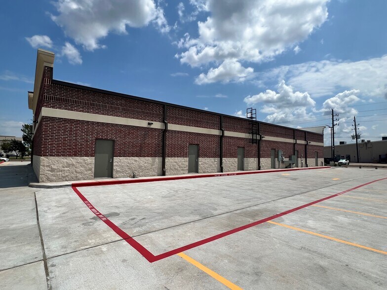 More Photos Of 1111 Katy Fort Bend Rd, Katy Freestanding For Lease