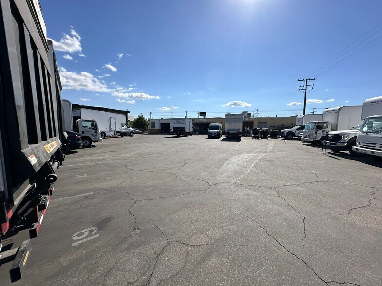 More Photos Of 2901-2905 Winona Ave, Burbank Manufacturing For Lease