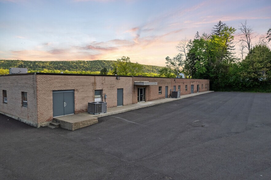 More Photos Of 63 Barlow Rd, Binghamton Distribution For Lease