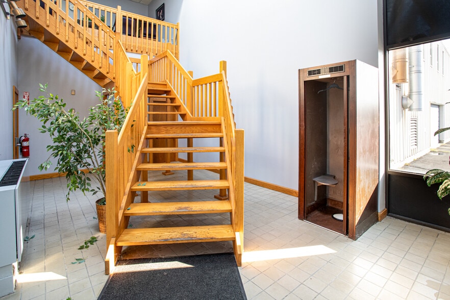 More Photos Of 699 Tarkiln Hill Rd, New Bedford Distribution For Sale