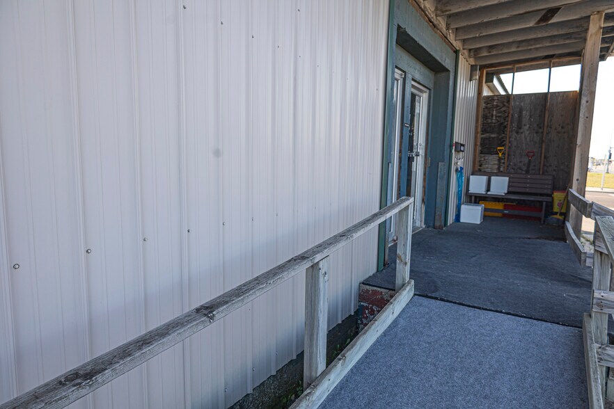 More Photos Of 105 Ash Ave NE, Wadena Veterinarian Kennel For Sale