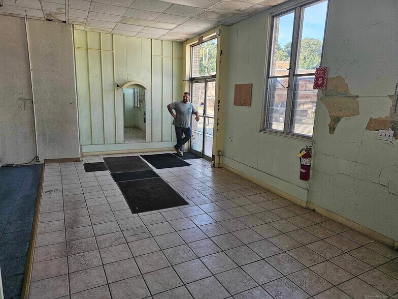More Photos Of 27 E Main St, Stafford Springs Freestanding For Lease