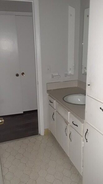 More Photos Of 323 S King Ave, Pine Mountain Apartments For Sale