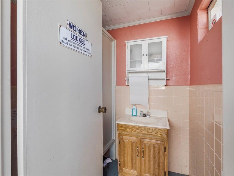 More Photos Of 8874 NC-87 Hwy, Graham Flex For Lease