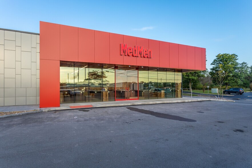 More Photos Of 6850 Main St, Williamsville Light Distribution For Lease