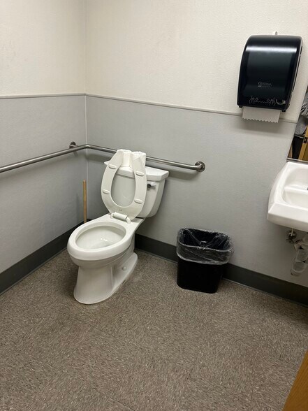 More Photos Of 4668 E Weathermaker Ave, Fresno Industrial For Sale