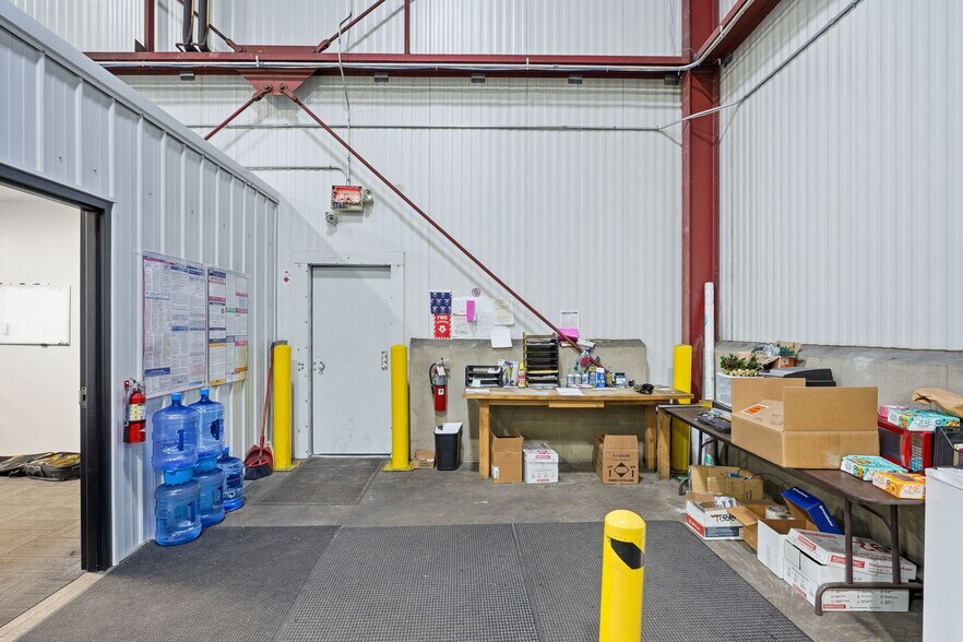 More Photos Of 8201 NE Hickory St, Minneapolis Truck Terminal For Sale