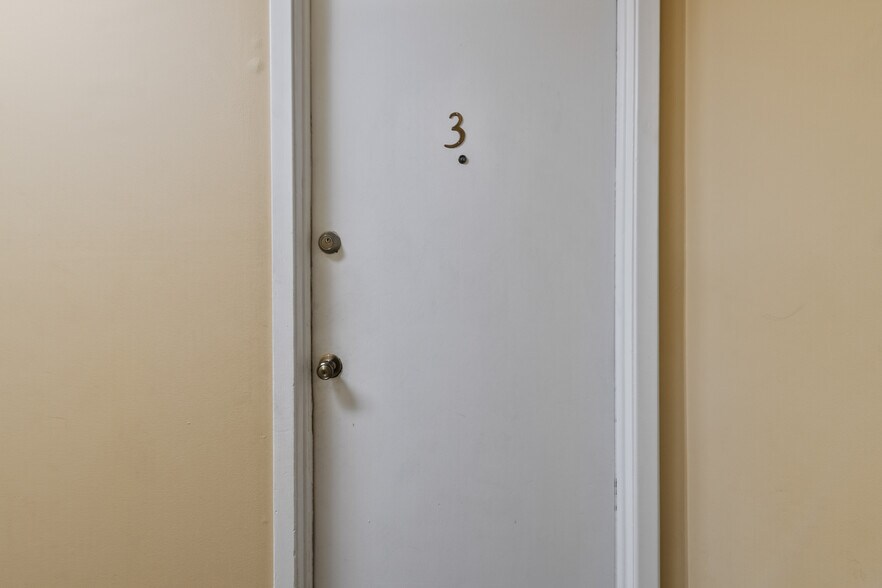 More Photos Of 2319 Vinton St, Omaha Office Residential For Sale