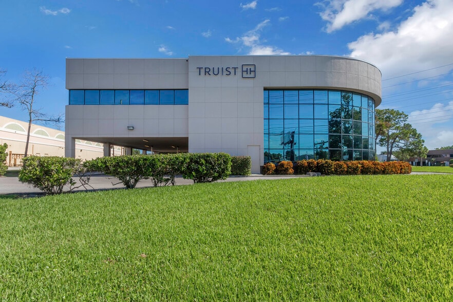 More Photos Of 5801 Ulmerton Rd, Clearwater Loft Creative Space For Lease