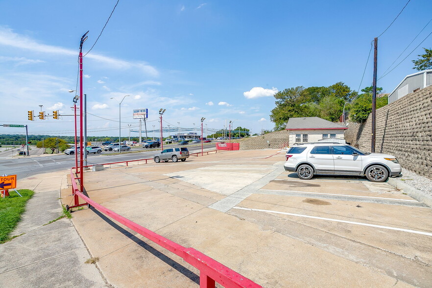 More Photos Of 1300 Jacksboro Hwy, Fort Worth Auto Dealership For Sale