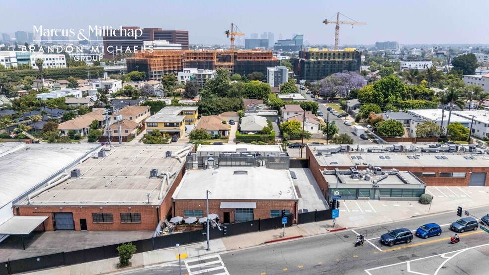 More Photos Of 2275 S Carmelina Ave, Los Angeles Showroom For Sale