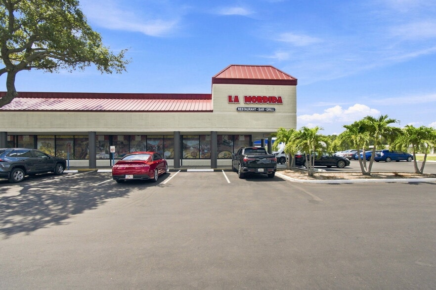 More Photos Of 14100 US Highway 19 N, Clearwater Unknown For Lease