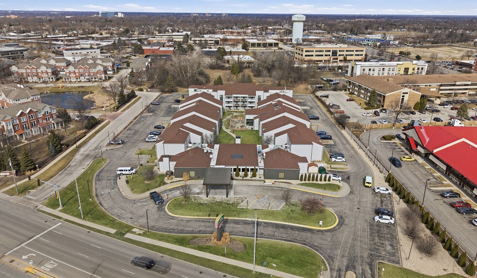 More Photos Of 100 West Algonquin Rd, Arlington Heights Hotel For Sale