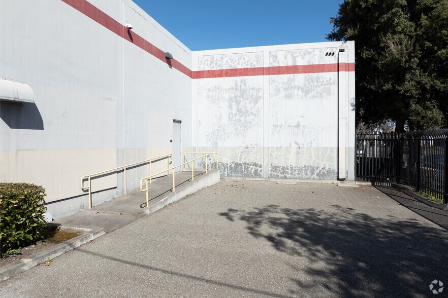 More Photos Of 3030 Corvin Dr, Santa Clara Service For Sale