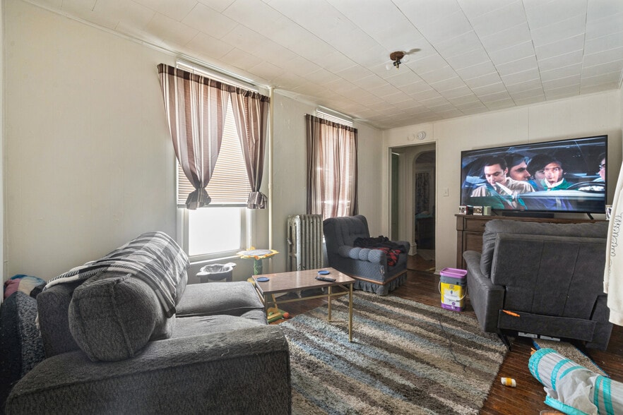 More Photos Of 431 6th Ave S, Clinton Apartments For Sale