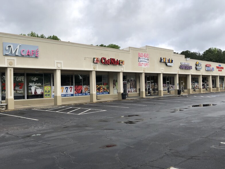 Primary Photo Of 5265 Lawrenceville Hwy NW, Lilburn General Retail For Lease