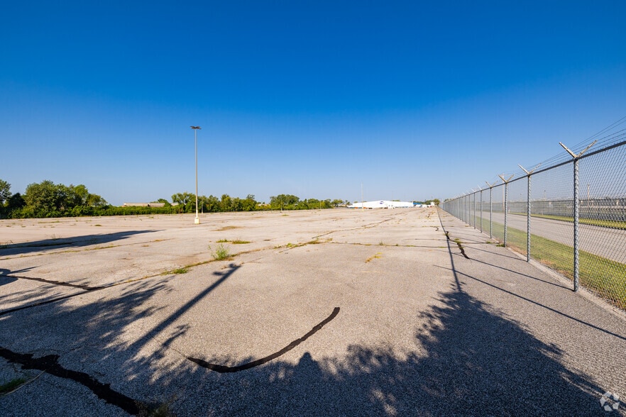 More Photos Of 4300 Church Rd, Centreville Land For Lease