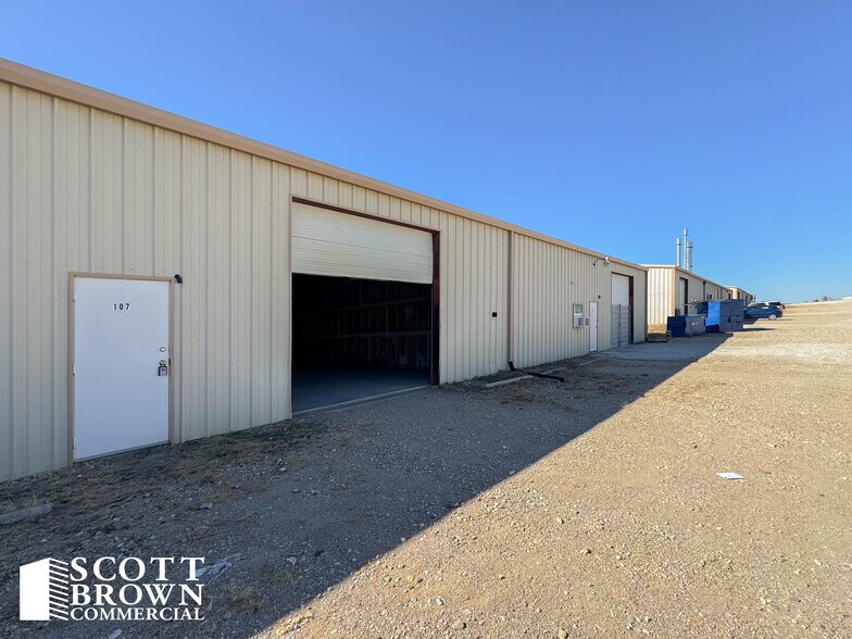 More Photos Of 900 Utility Rd, Sanger Unknown For Lease