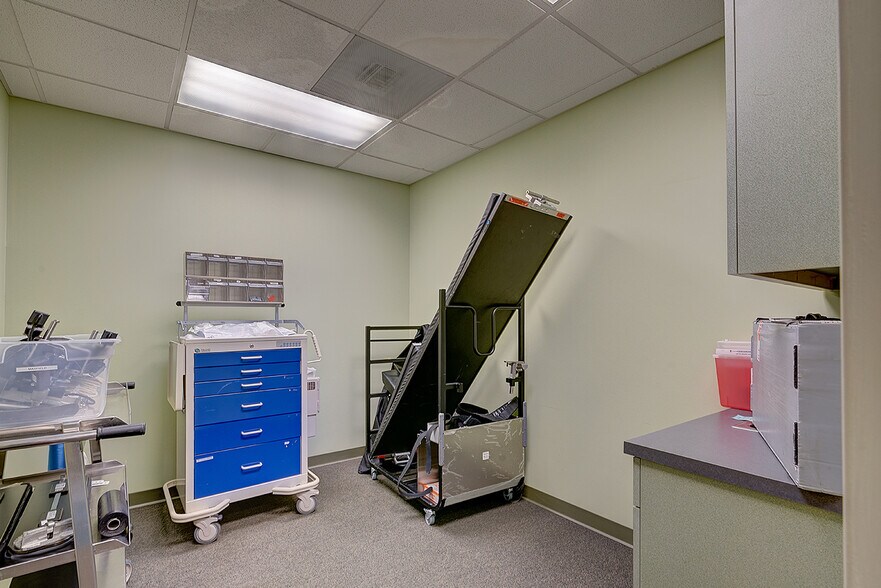 More Photos Of 855 Lehigh Ave, Union Township Office For Lease