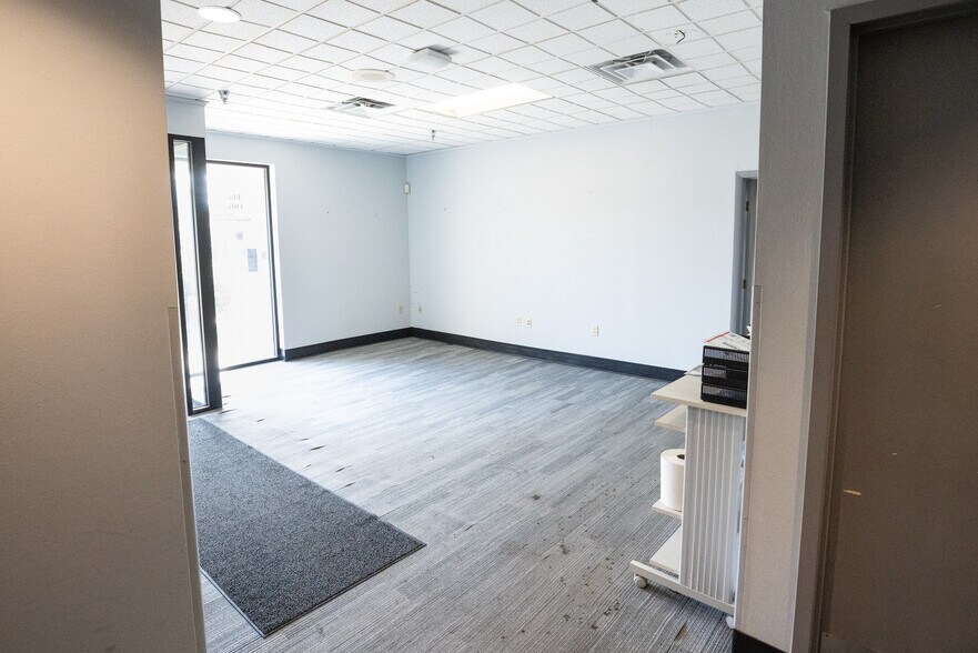 More Photos Of 12 Elmwood Rd, Menands Distribution For Lease