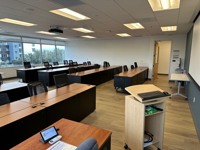 More Photos Of 5860 Owens Dr, Pleasanton Medical For Lease