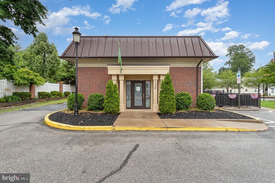 More Photos Of 132 W Main St, Westminster Restaurant For Sale