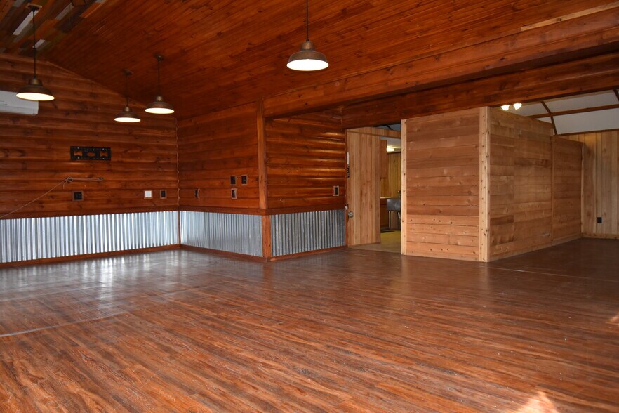 More Photos Of 217 Second St, Agua Dulce General Retail For Sale